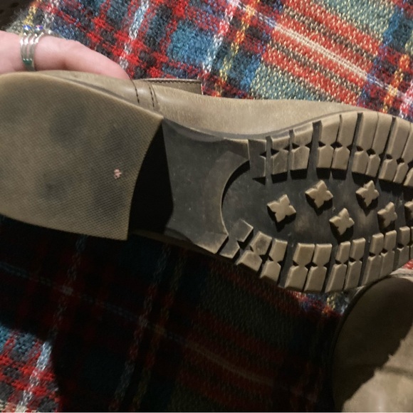 Cute brown-ish grey-ish boots - Picture 3 of 4